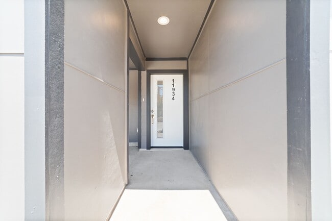 Building Photo - 11924 N Hoa Sen Cir