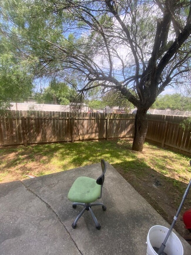 Building Photo - 3 Bed 3.5 Bath Duplex on TXST Bus Route!