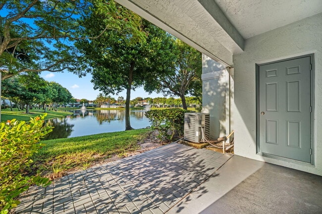 Building Photo - 1927 Alamanda Way