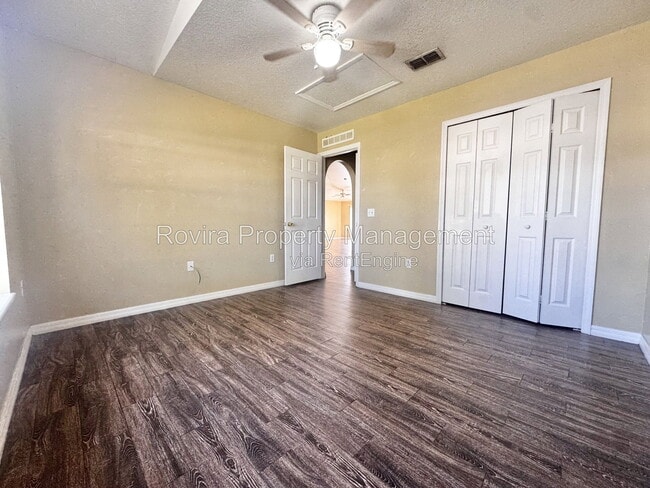 Building Photo - 5536 Sycamore Canyon Dr