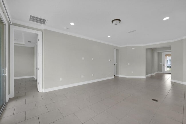 Building Photo - 164 Front Door Ln