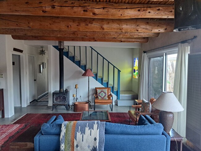 Building Photo - Charming 4-Bedroom, 2-Bath Home with Priva...