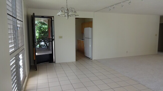 Building Photo - Haleloa II, End building, 2-parking, 1 Yea...