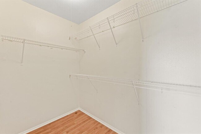 Building Photo - 7144 N Holiday Dr