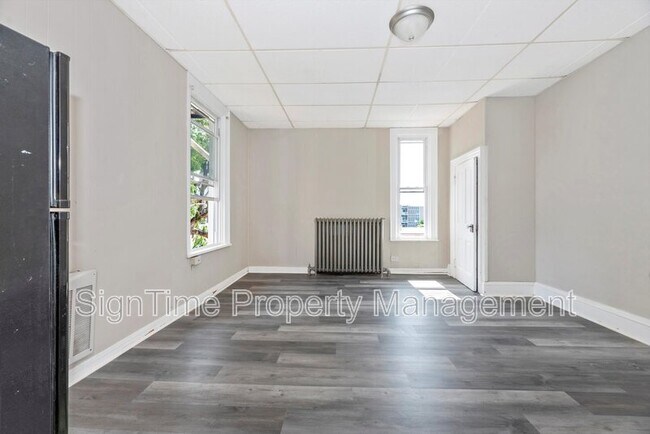 Building Photo - 220 Summit Ave