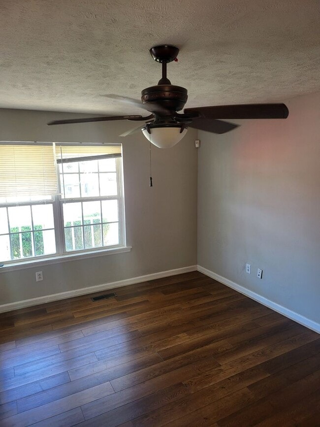 Building Photo - Nice 3 BR, 2.5 Ba with garage like new in Murfreesboro by Carter Realty Asvisors