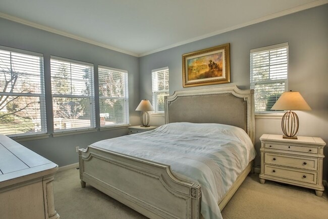 Building Photo - Gorgeous- Fully Furnished Home in Holmes Harbor, Pet Friendly and Landscape Included!