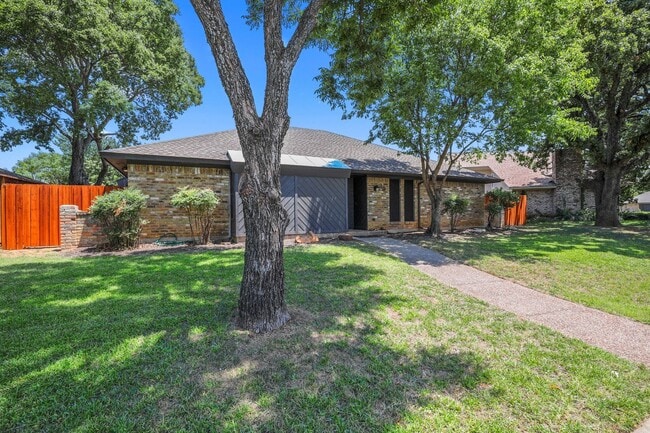 Building Photo - Elegantly Renovated Hickory Creek Home!