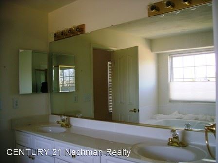 Building Photo - 3 br, 2.5 bath House - 110 Water's Edge Drive