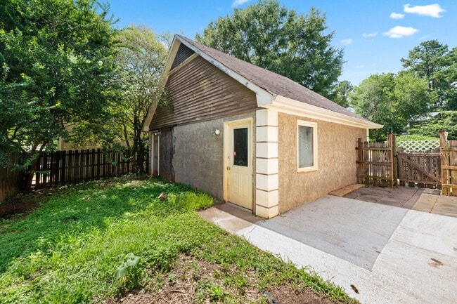 Building Photo - 2804 Briar Hill Ln SE