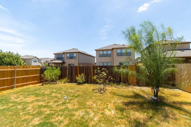 Building Photo - Gorgeous 3 bed / 2.5 bath just North of The Domain!