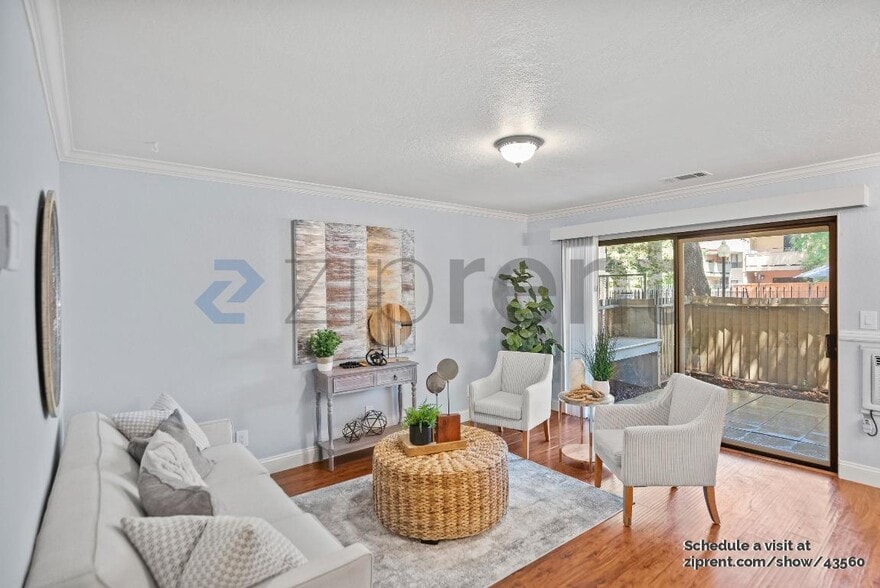 Building Photo - 2131 Northwood Cir