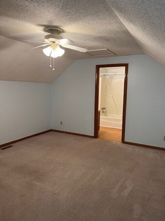Building Photo - 104 Lystra Hills Ln