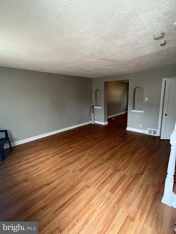 Building Photo - 1127 S Merrimac Rd