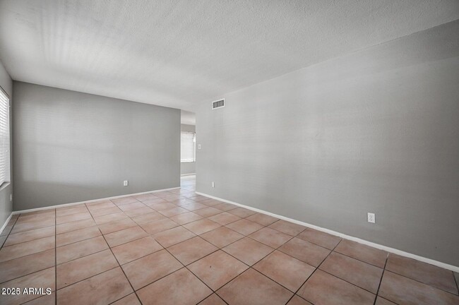 Building Photo - 531 W Emelita Ave