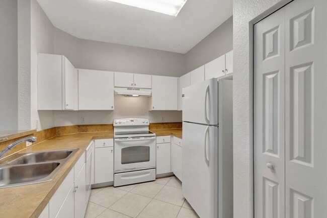 Primary Photo - 3070 Grandiflora Dr