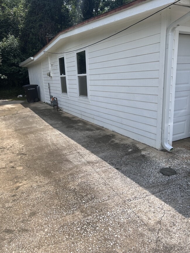 Building Photo - 2219 Belle Vue Way