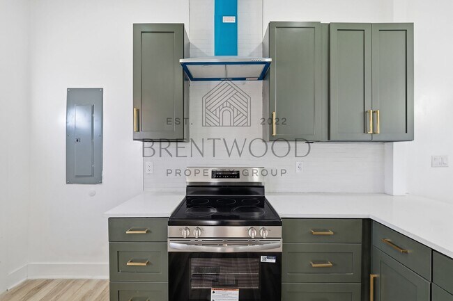 Building Photo - Fully Renovated 4bed, 3bath Home with Fenced In Yard