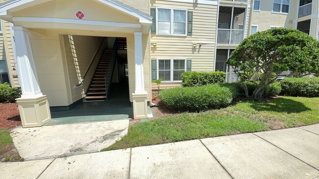 Building Photo - Come see this 2 bedroom, 2 bath, first-flo...