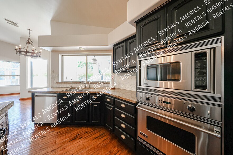 Building Photo - 3525 E Equestrian Trail
