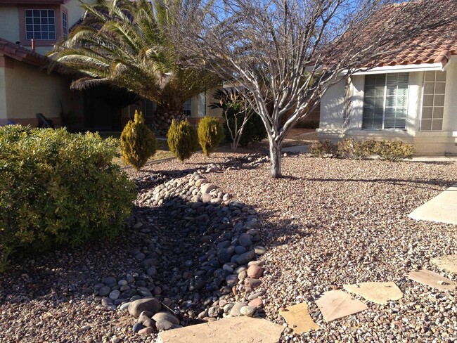 Building Photo - SINGLE STORY HOME – CUL-DE-SAC – 3 CAR GAR...
