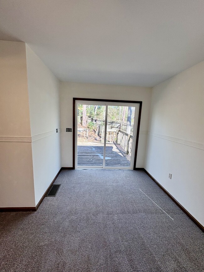 Building Photo - 5 Sweet Branch Ct