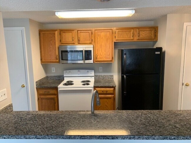 Building Photo - 1614 Arlyn Cir