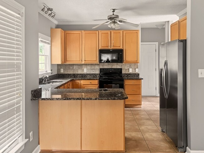 Building Photo - 3108 Summer Oaks Dr