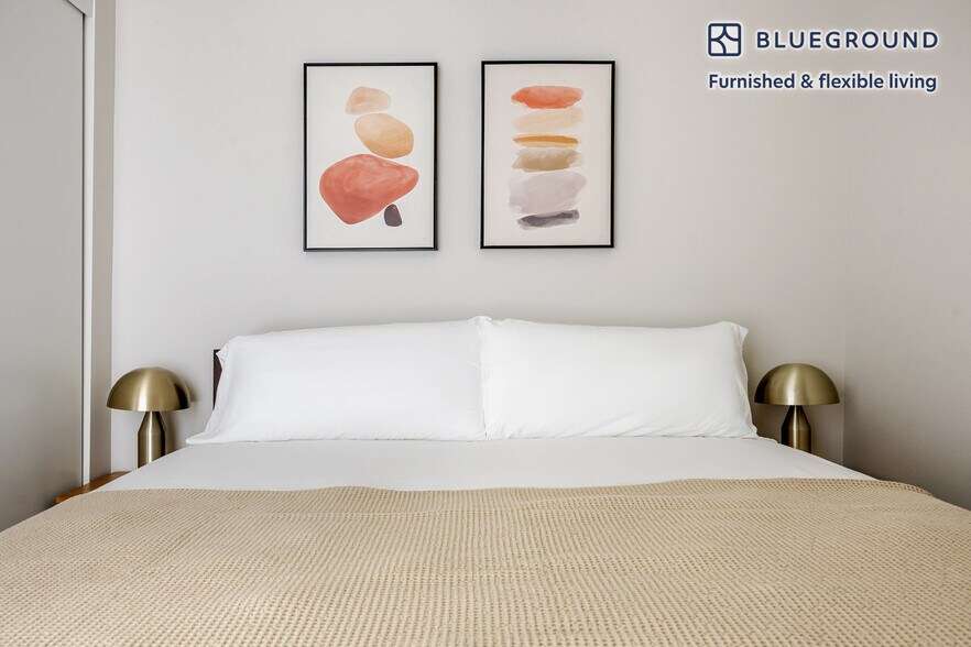 Building Photo - 200 Mesnager St