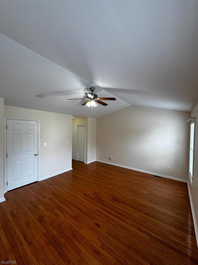 Building Photo - 533 Coventry Dr