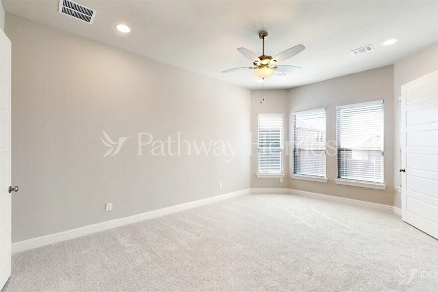 Building Photo - 112 Trail Dr