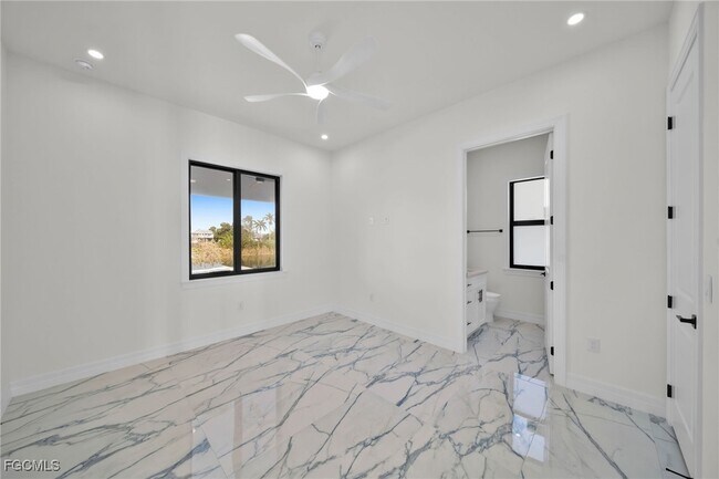 Building Photo - 2521 Diplomat Pkwy W