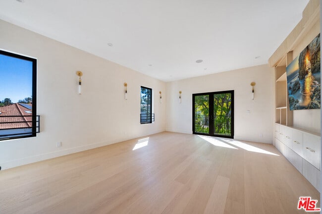 Building Photo - 12001 Crest Ct