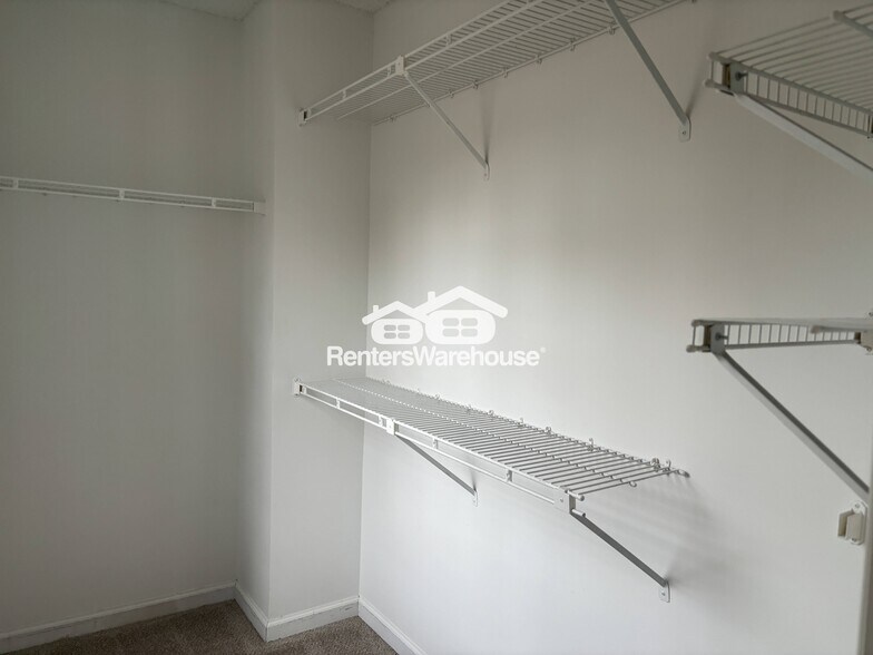 Building Photo - 1140 Country Club Pl