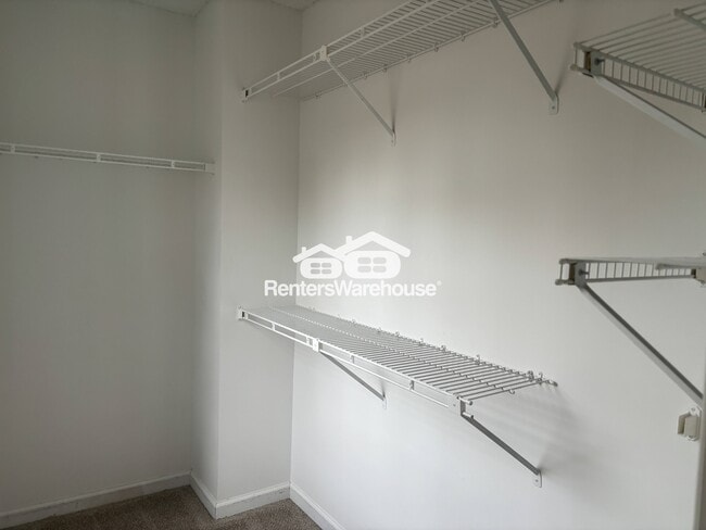Building Photo - 1140 Country Club Pl
