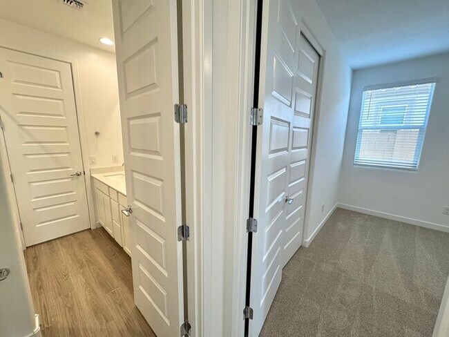 Building Photo - MOVE IN SPECILAS!! New 5-Bedroom Home in Phoenix with Upgrades & Resort-Style Amenities