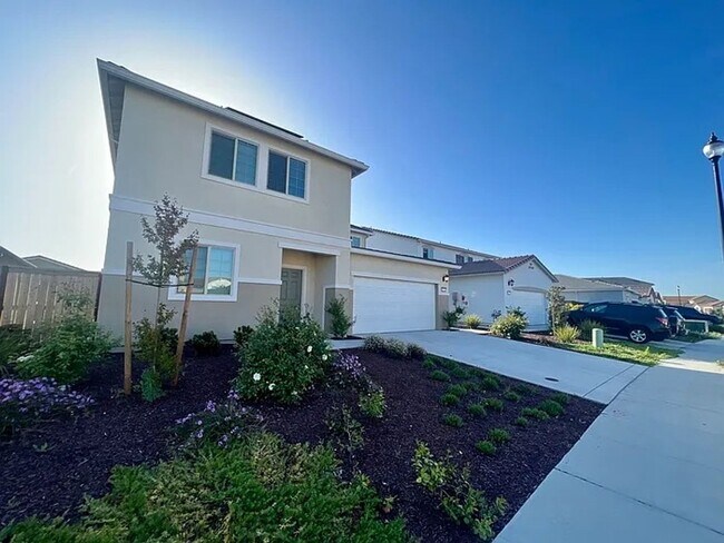 Building Photo - Spacious 4 Bedroom Home in West Roseville ...