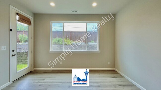 Building Photo - Step Inside to this Home with Spacious & Flexible Living!