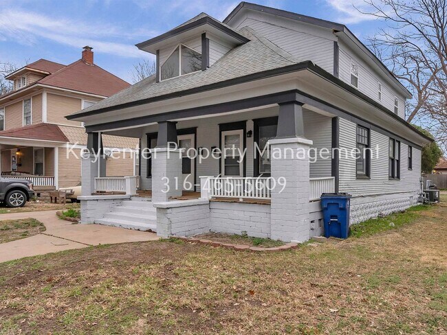 Building Photo - Charming 2 bedroom 1 bath Craftsman Duplex