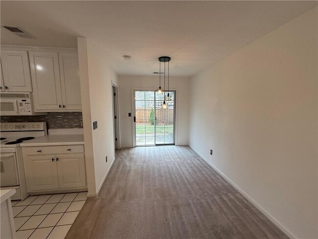 Building Photo - 2820 Florence Dr