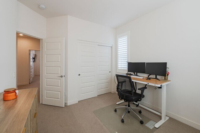 Building Photo - Newer townhome rental located in the gated One Seven Eight community!