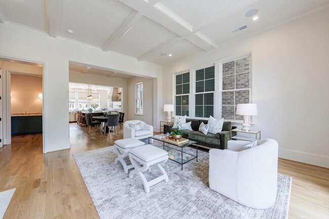 Building Photo - 81 Delmont Dr NE