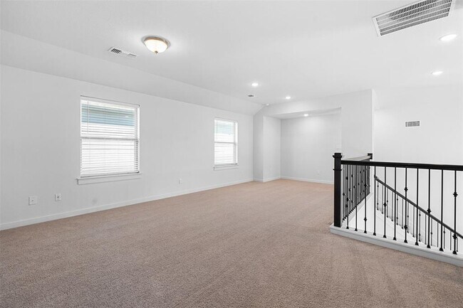 Building Photo - 121 Rangel Dr