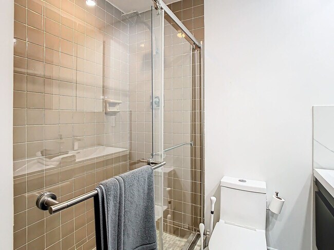 Building Photo - 5700 Saddlebrook Way