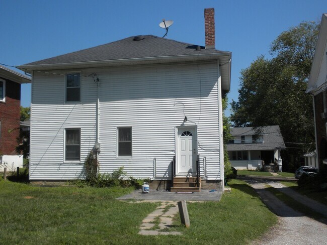 Building Photo - East Campus- 3 Bedroom Home