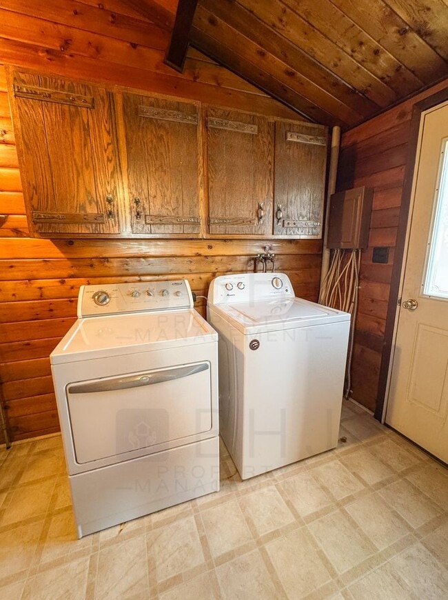 Building Photo - Cozy 2 bed/ 1 bath- Dog Friendly House