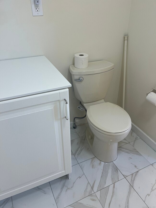 Building Photo - 896 Quinnipiac Ave