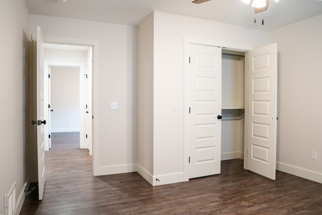 Building Photo - 2382 Athens St