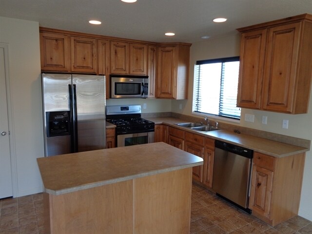 Building Photo - 1127 Kensington Dr