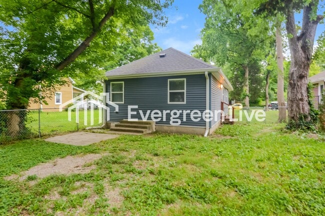 Building Photo - 114 S Sheridan Ave